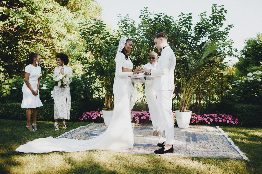 Graydon Hall Manor Wedding Picture by Toronto Wedding Photographer Avangard Photography