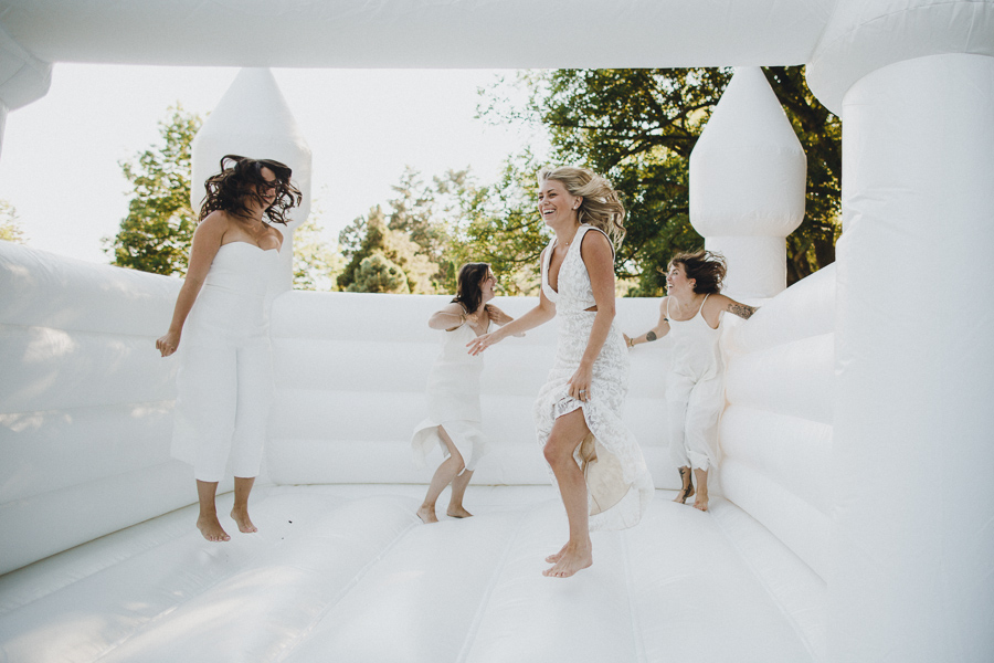 Graydon Hall Manor Wedding Picture by Toronto Wedding Photographer Avangard Photography