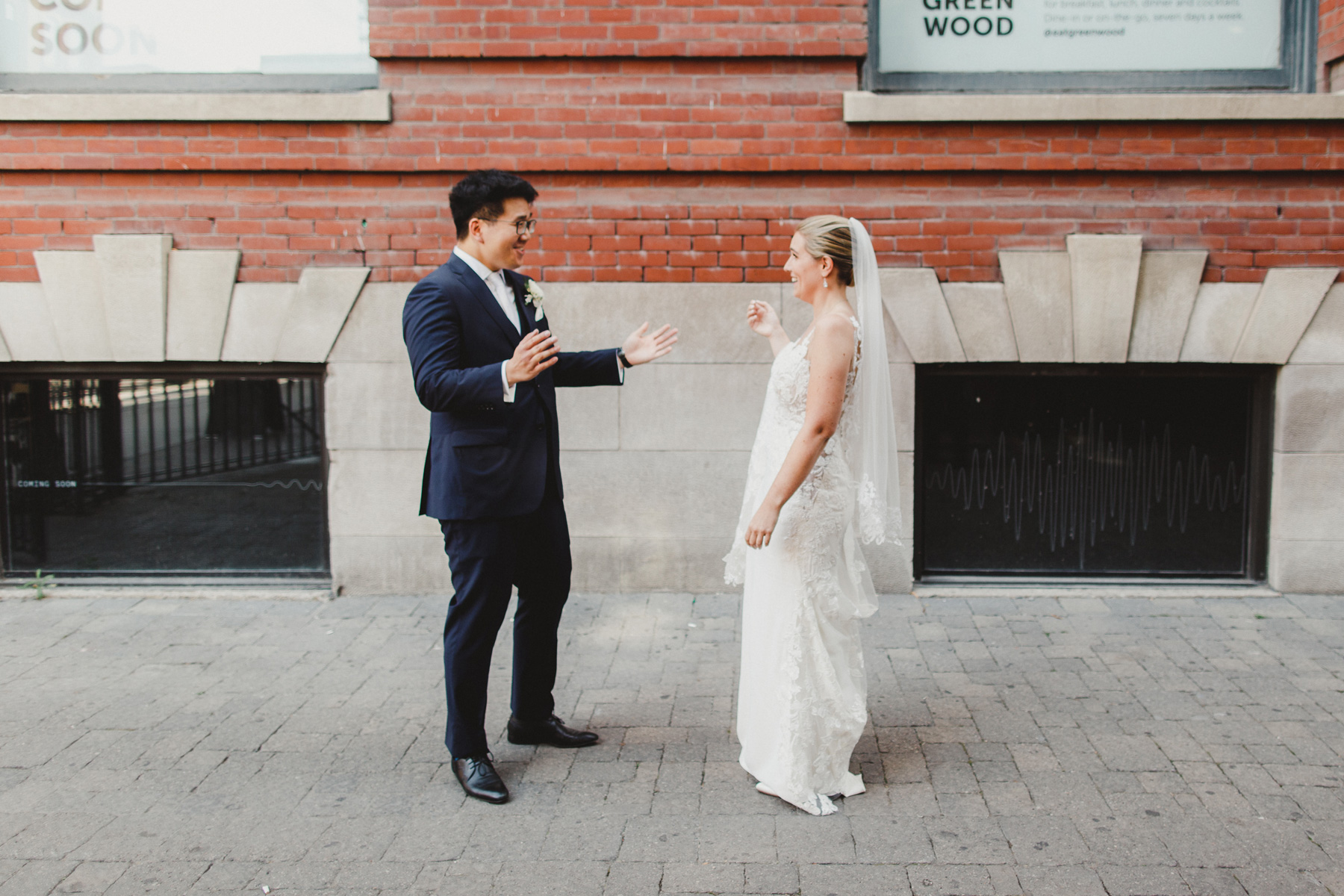 SHOULD YOU HAVE A WEDDING FIRST LOOK
