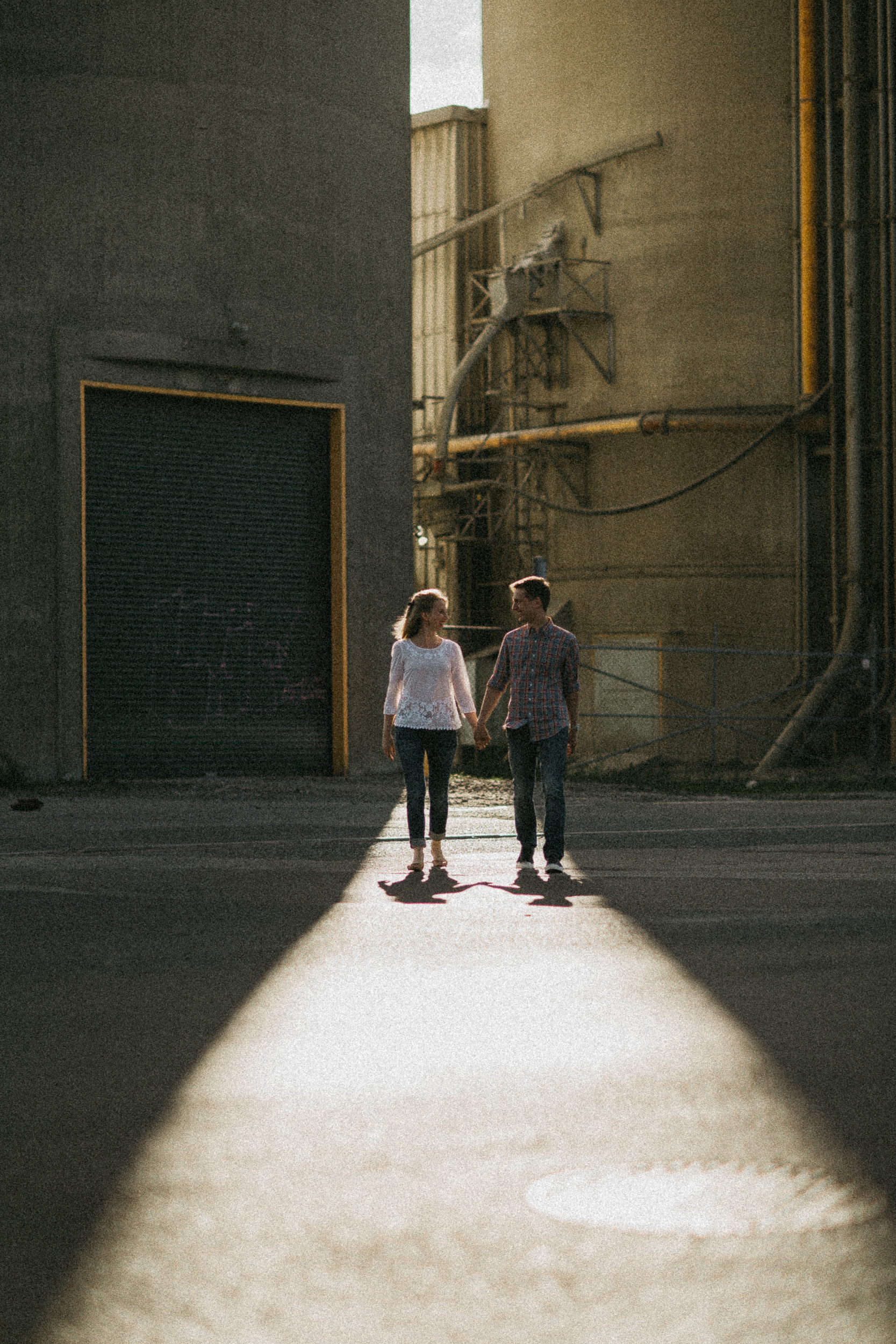 Love at the Docks: A Snapshot of Romance with Avangard Photography