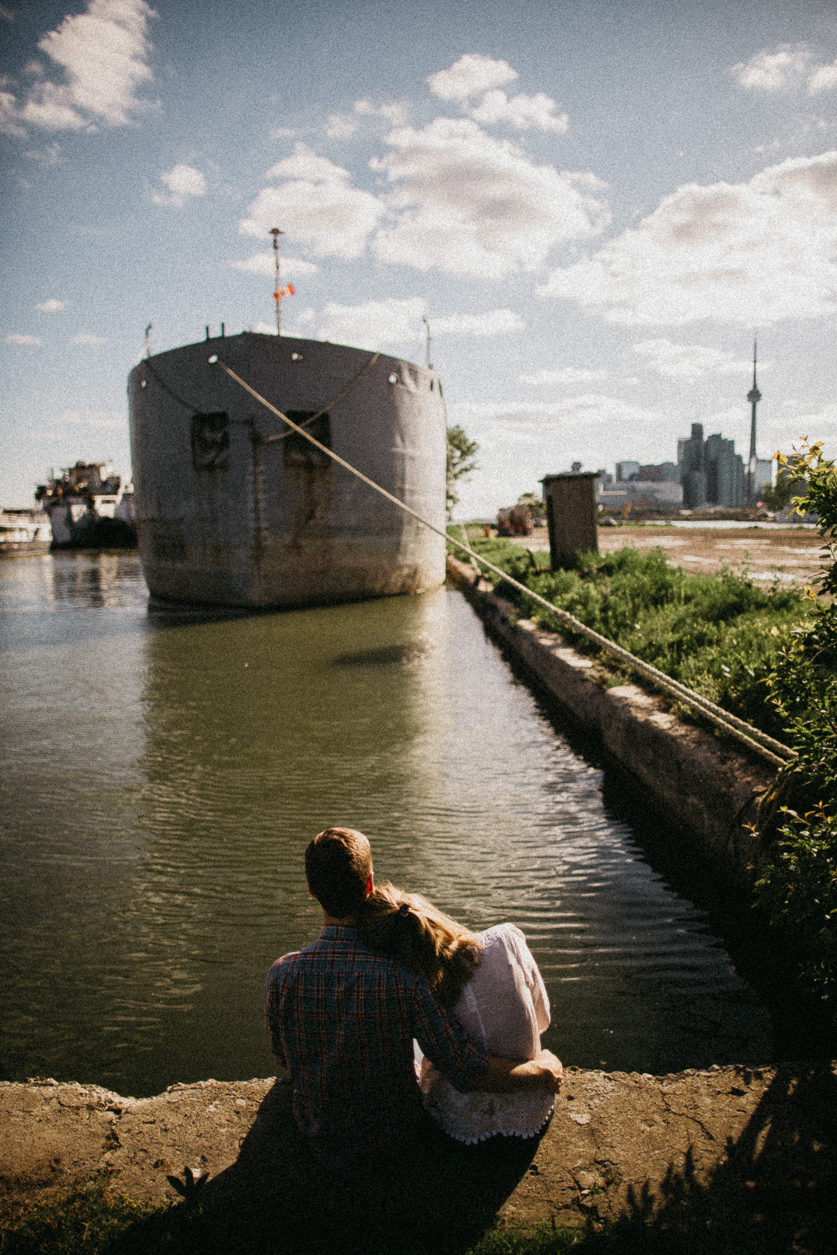 Love at the Docks: A Snapshot of Romance with Avangard Photography