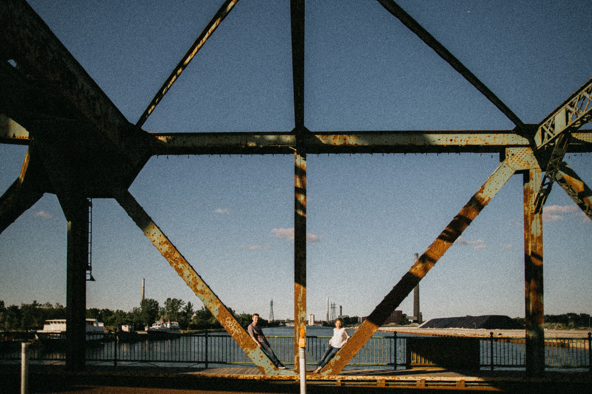 Love at the Docks: A Snapshot of Romance with Avangard Photography